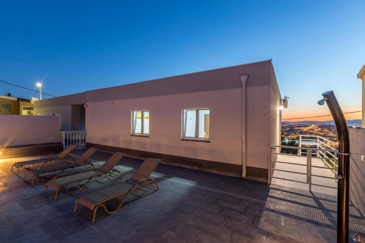Апартаменты House With Private Pool Magdalena Подстрана Экстерьер фото