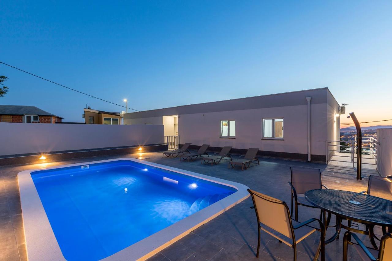 Апартаменты House With Private Pool Magdalena Подстрана Экстерьер фото